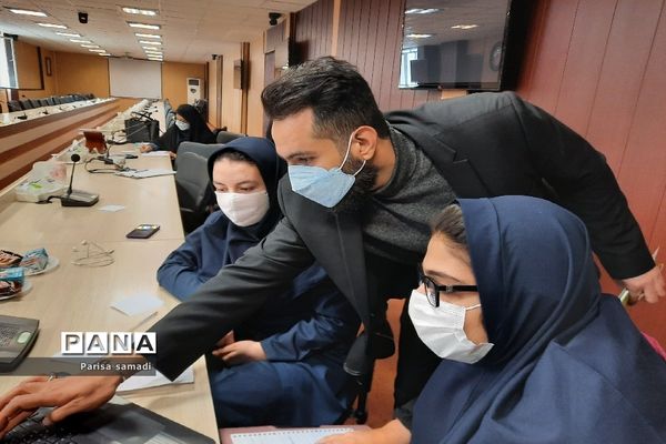 مناظره دانش آموزی  منطقه۱۳  با منطقه ۱۵ تهران