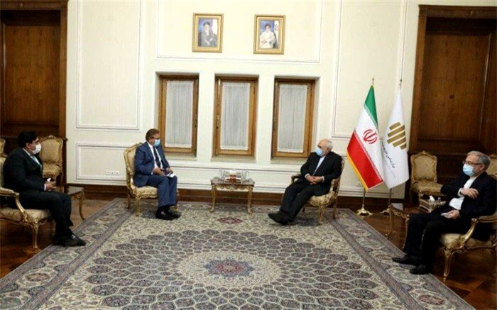 رایزنی نماینده ویژه عمران‌خان با ظریف درباره افغانستان
