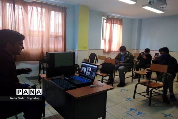 مناظره دانش آموزان مناطق 8 و 12 با موضوع حذف کنکور