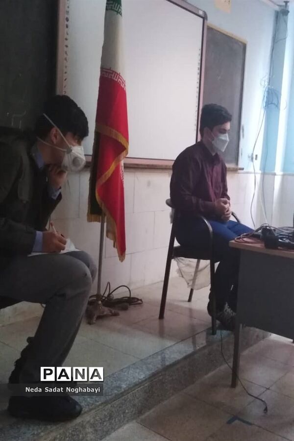 مناظره دانش آموزان مناطق 8 و 12 با موضوع حذف کنکور