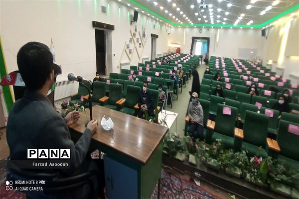 نشست خبری معاون پرورشی و تربیت بدنی کاشمر با خبرنگاران پانا