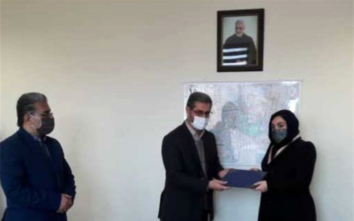 از نیوشا کشاورز مدال آور المپیاد جغرافی در منطقه ۱۵ تجلیل شد