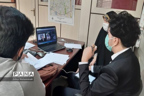 مناظره دانش‌آموزان مناطق ۱۰ و ۱۸