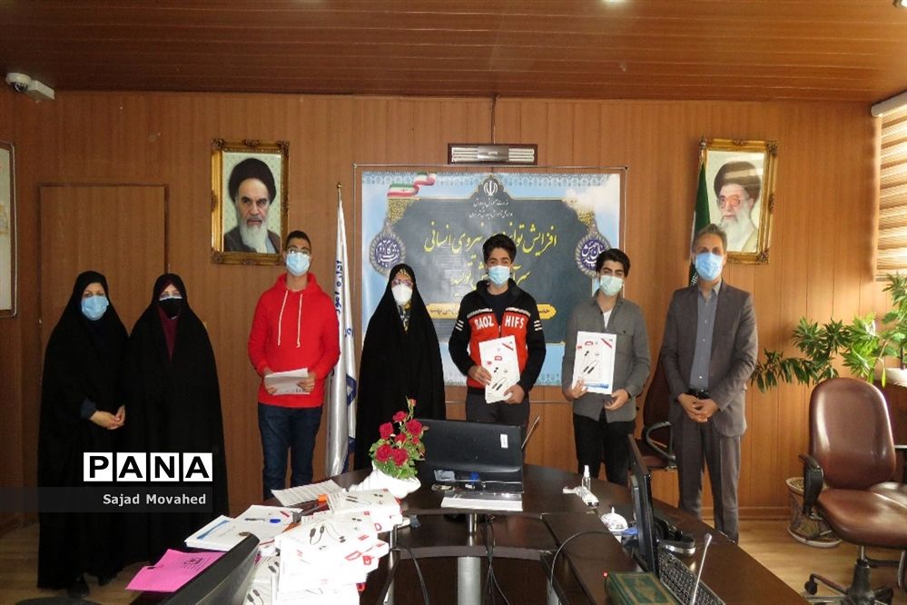 مراسم تقدیر از برگزیدگان استانی مسابقات فرهنگی و هنری دانش آموزان منطقه 8