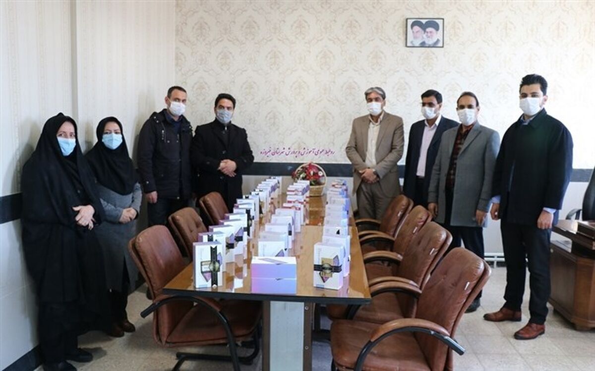 اهدای ۶۸ دستگاه تبلت به دانش آموزان فیروزه ای
