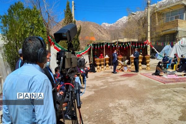 حضور رییس سازمان مدیریت بحران کشور در لحظه تحویل سال بین مردم زلزله زده سی سخت