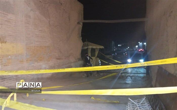 دیوار ضلع شرقی پارکینگ میدان نقش جهان فرو ریخت