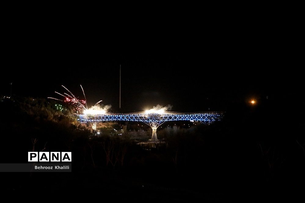 نورافشانی ویژه پُل طبیعت در شب نوروز ۱۴۰۰