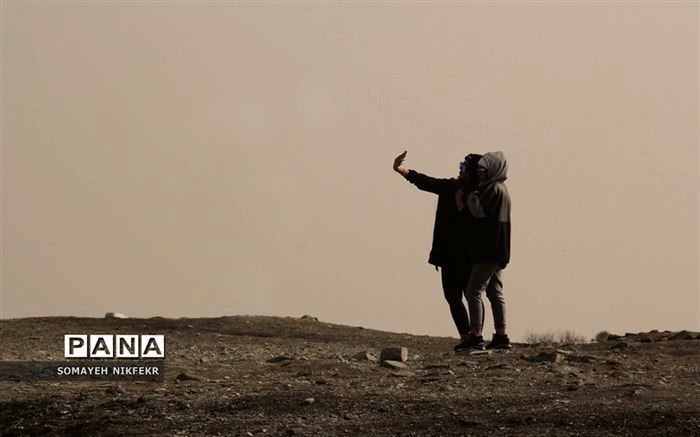 نوجوان و سبک لباس‌ پوشیدن متفاوت