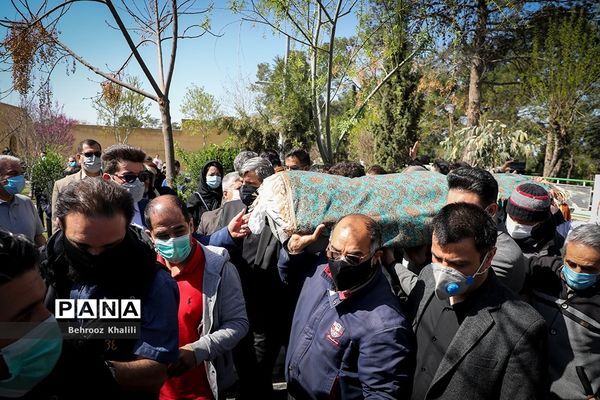 مراسم تدفین پیکر مرحوم آزاده نامداری