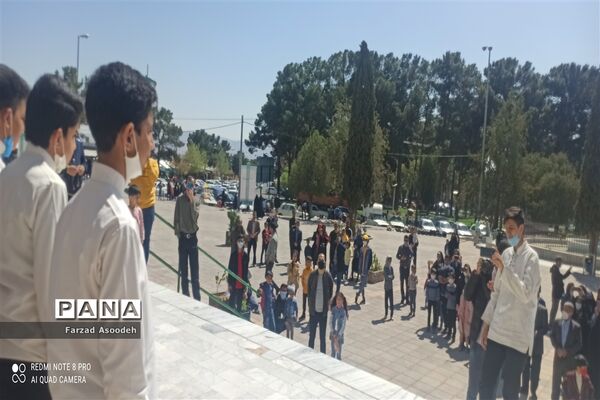 اجرای سرود توسط گروه بنیاد غدیر در اماکن مختلف کاشمر