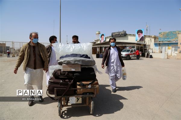 کنترل مسافران در مرز دوغارون