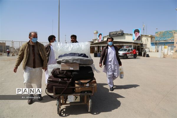 کنترل مسافران در مرز دوغارون