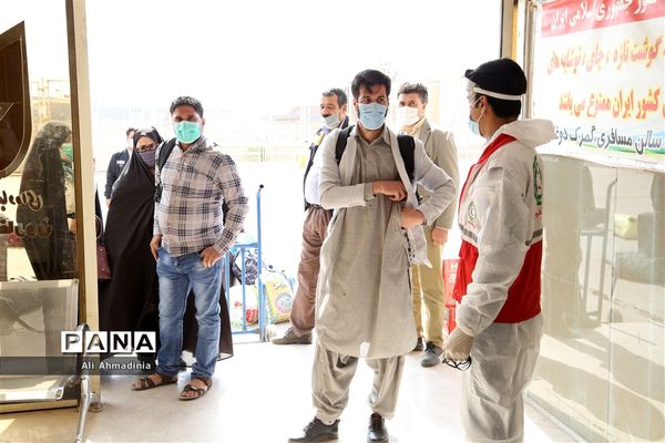 کنترل مسافران در مرز دوغارون