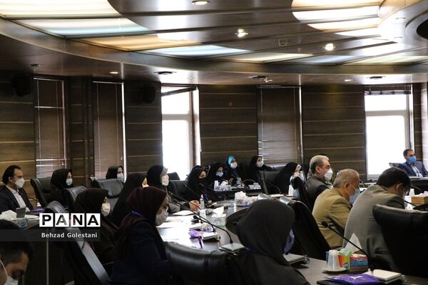 نشست وزیر آموزش و پرورش با معلمان منتخب آذربایجان غربی