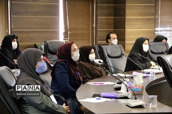 نشست وزیر آموزش و پرورش با معلمان منتخب آذربایجان غربی