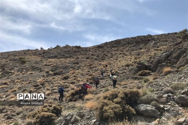 صعود تیم کوهنوردی فرهنگیان فارس به قله دال نشین در شهرستان ارسنجان
