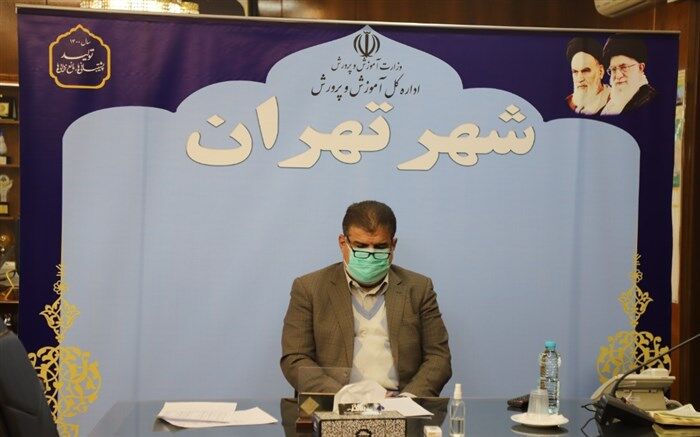 مدرسه غیر قابل جایگزین است  و هیچ پرده و نمایشگری جای معلم را پر نمی کند