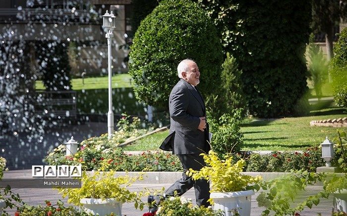 پاسخ ظریف به هجمه‌های مخالفان علیه وی و دستگاه دیپلماسی