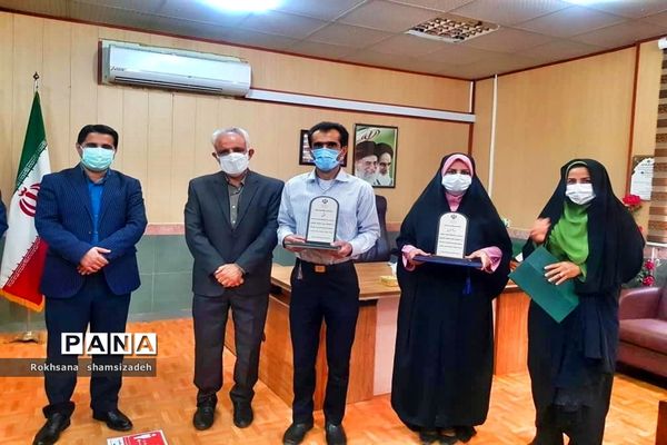 تقدیر از همکاران برتر در جشنواره کشوری تولید محتوا شهرستان امیدیه