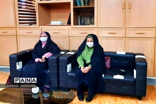 تقدیر از همکاران برتر در جشنواره کشوری تولید محتوا شهرستان امیدیه