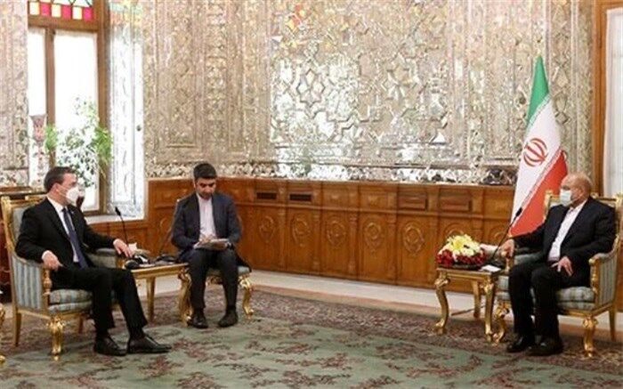 تاکید رئیس مجلس بر تعمیق همکاری با صربستان
