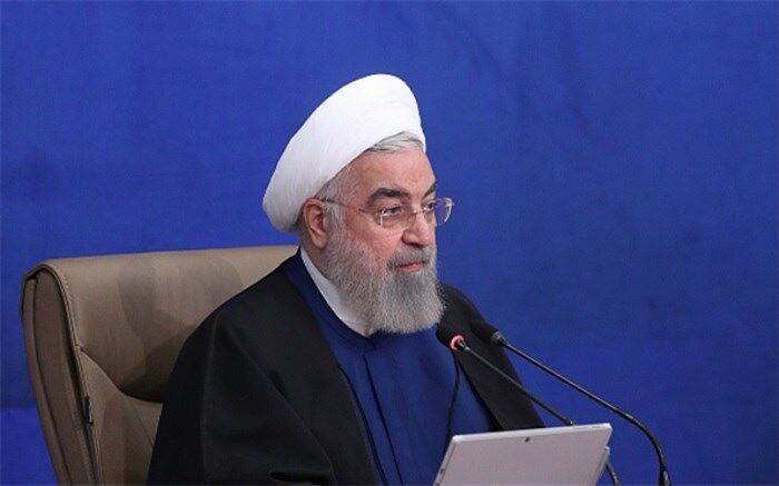 قابل درک نیست که کسی ایرانی و مسلمان باشد اما از برداشتن تحریم‌ها علیه ملت خوشحال نشود