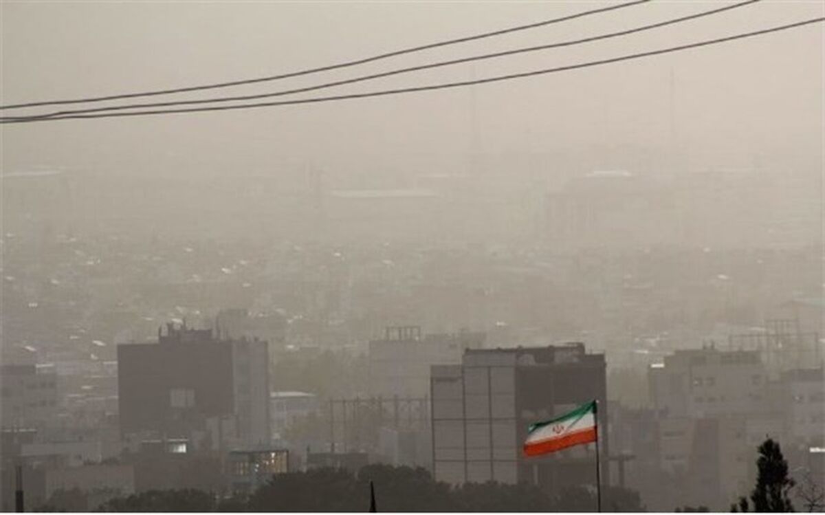 گرد و خاک آسمان تهران را دربرمی‌گیرد