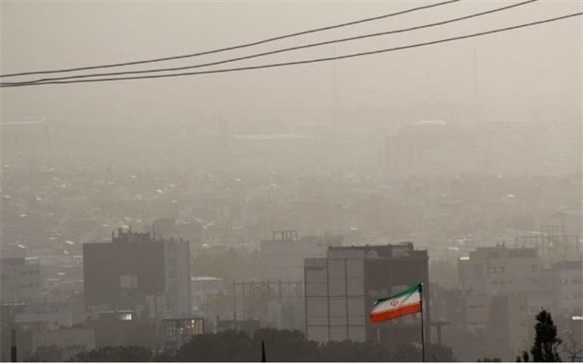 گرد و خاک آسمان تهران را دربرمی‌گیرد