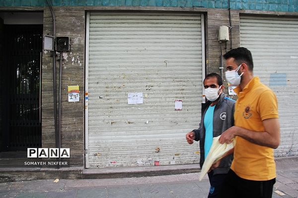 کسب و کار با کرکره‌های نیمه بالا