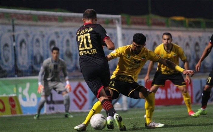 سپاهان جای پرسپولیس را گرفت؛ نساجی ته جدولی‌ها را شاد کرد