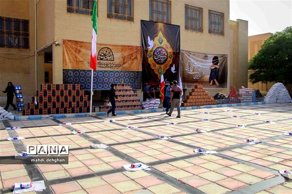 توزیع  313 بسته معیشتی  بین نیازمندان یزد