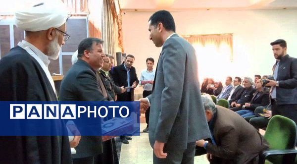 تکریم و معارفه سرپرست معاونت فرمانداری و بخشداران بخش مرکزی و بخش شیدا شهرستان بن