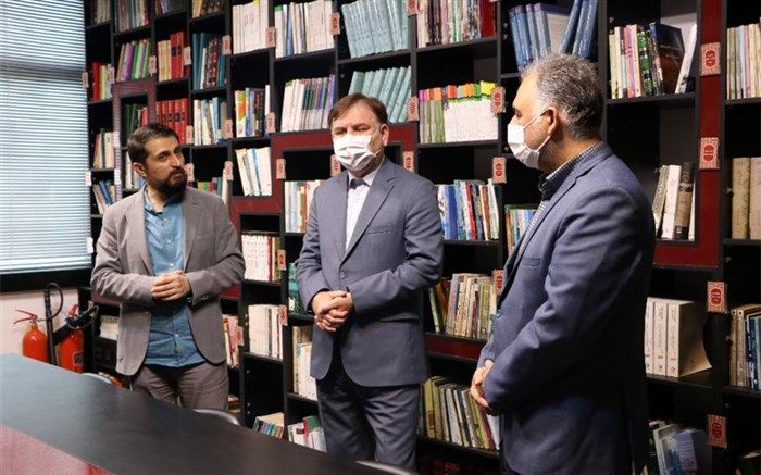 استفاده شایسته از ظرفیت غنی هنرمندان در خلق و تولید آثار فاخر فرهنگی  لازم است