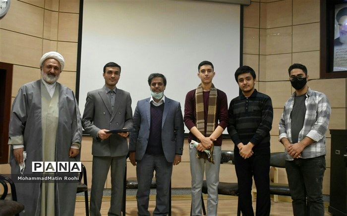 برگزاری مسابقات حفظ قرآن کریم در دبیرستان شاهد فردوسی ناحیه ۲ مشهد