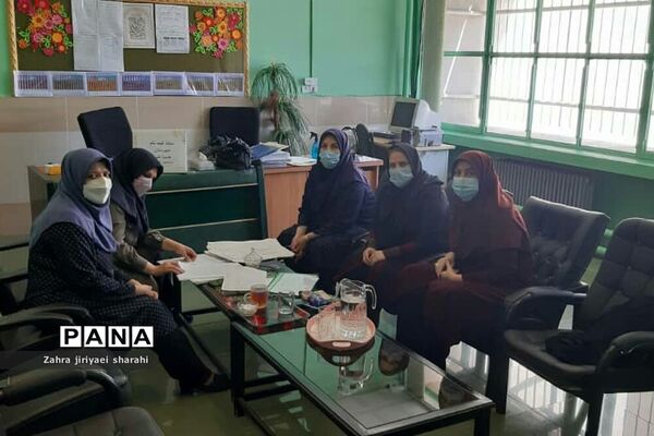 ستاد ثبت نام دانش‌آموزان مدرسه حدیث‌کساءخاورشهر