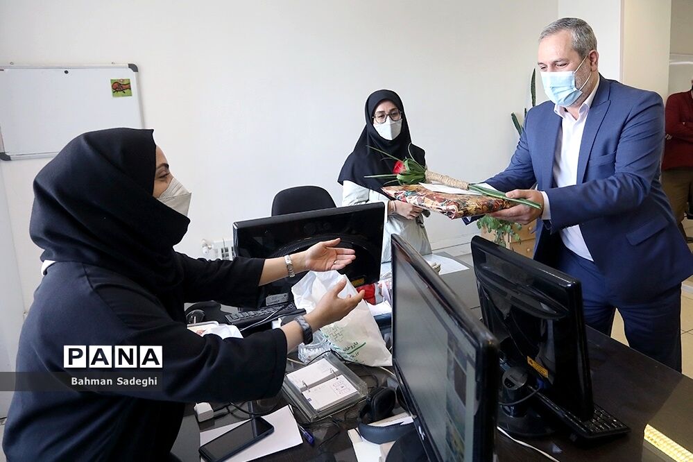 دلجویی قاِئم مقام سازمان دانش آموزی از خبرنگار آسیب دیده پانا در حادثه واژگونی اتوبوس ارومیه
