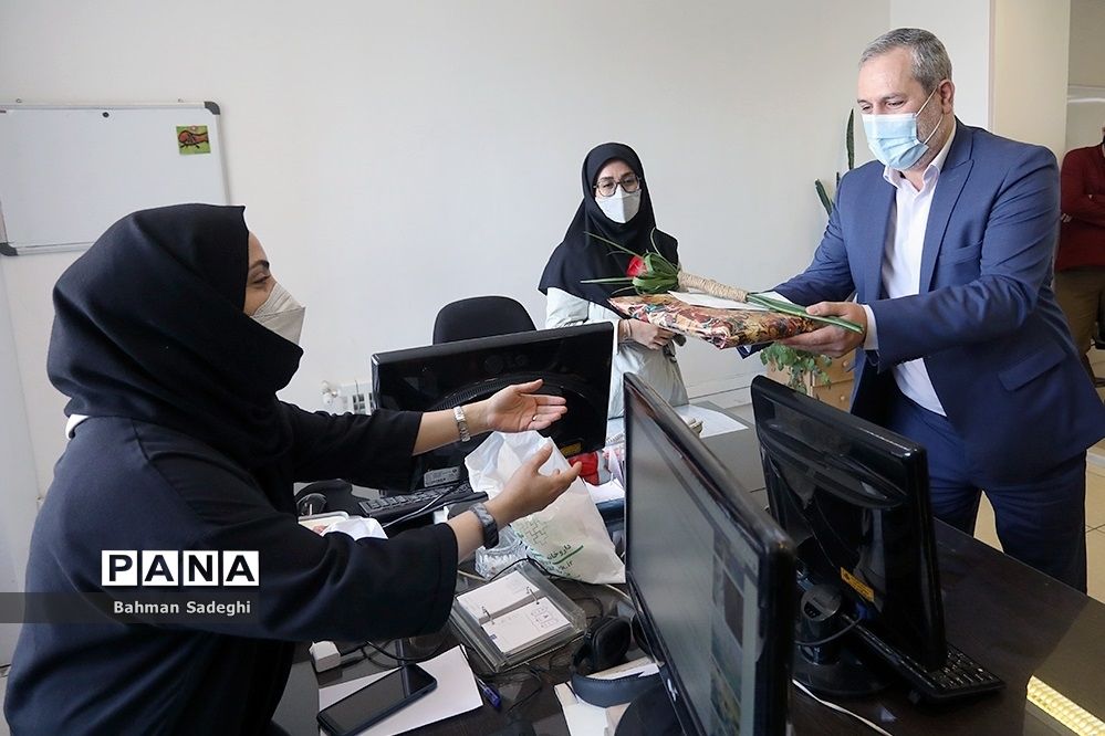 دلجویی قاِئم مقام سازمان دانش آموزی از خبرنگار آسیب دیده پانا در حادثه واژگونی اتوبوس ارومیه