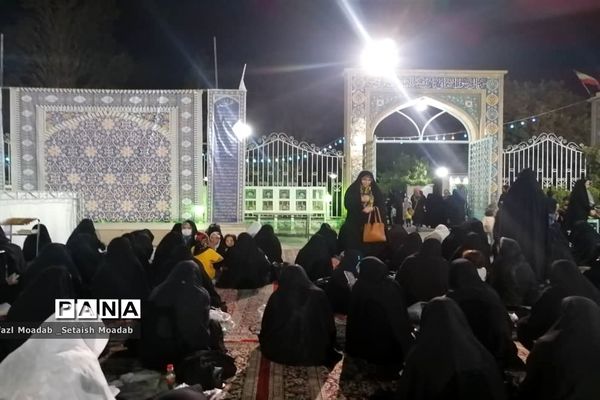 حضور پرشور مردم  کاشمر در پنجشنبه شب در امامزاده سید حمزه