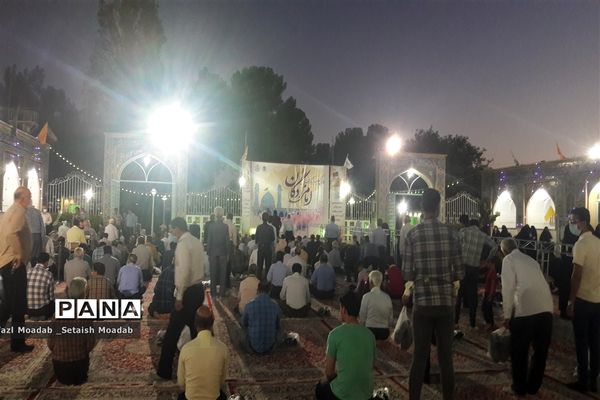 حضور پرشور مردم  کاشمر در پنجشنبه شب در امامزاده سید حمزه