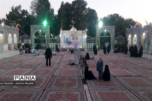 حضور پرشور مردم  کاشمر در پنجشنبه شب در امامزاده سید حمزه