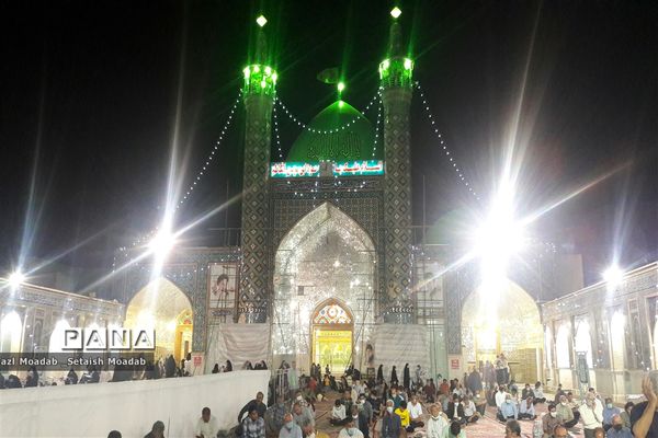 حضور پرشور مردم  کاشمر در پنجشنبه شب در امامزاده سید حمزه