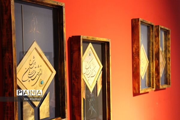 برگزاری نمایشگاه خطاطی تبریز در روز قلم