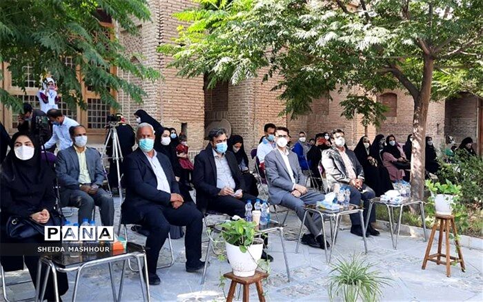 آیین اختتامیه جشنواره تابستان شاد و افتتاحیه جشنواره پنجره‌های امید به همراه تقدیر از خبرنگاران فعال پانا در رباط‌کریم