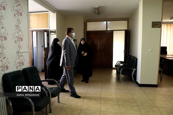 بازدید مدیرکل آموزش و پرورش شهر تهران از مرکز مشاوره توحید