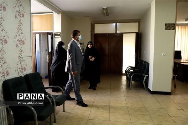 بازدید مدیرکل آموزش و پرورش شهر تهران از مرکز مشاوره توحید