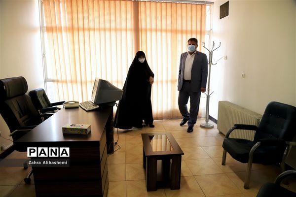 بازدید مدیرکل آموزش و پرورش شهر تهران از مرکز مشاوره توحید