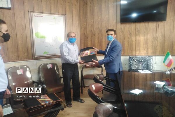 تقدیرازکارکنان اداره صمت در روز ملی صنعت ومعدن
