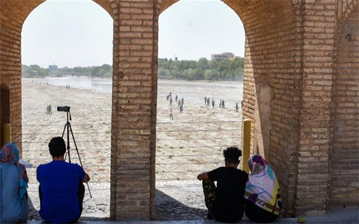 آب زاینده‌رود در گذر از نصف جهان/ویدئو