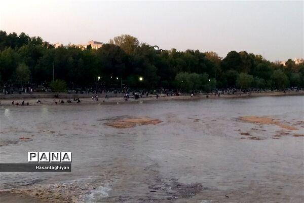 جاری شدن زاینده رود در اصفهان